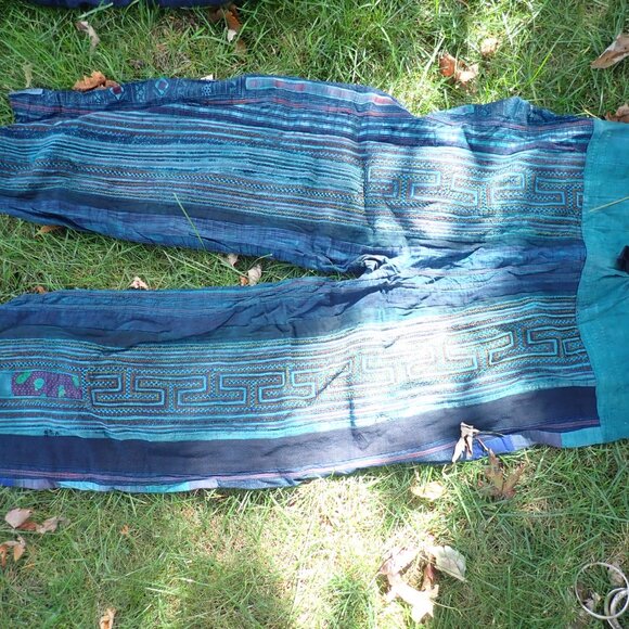 Bulk Lot- Handmande Quilts, Tunics, trousers, jewlery etc from Northern Vietnam - Picture 4 of 7